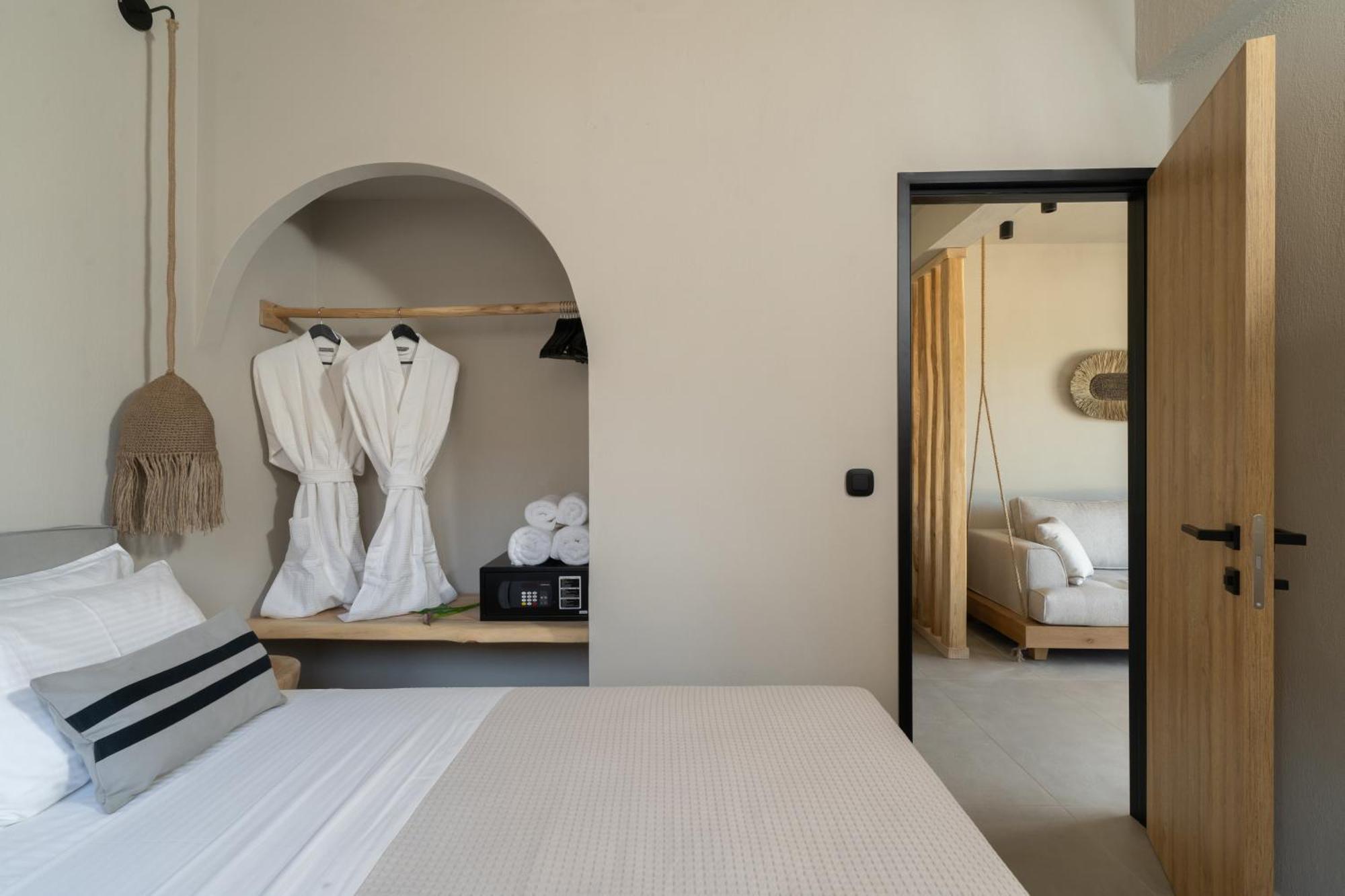 Amo Golden Suites Chrisi Ammoudia Exterior foto