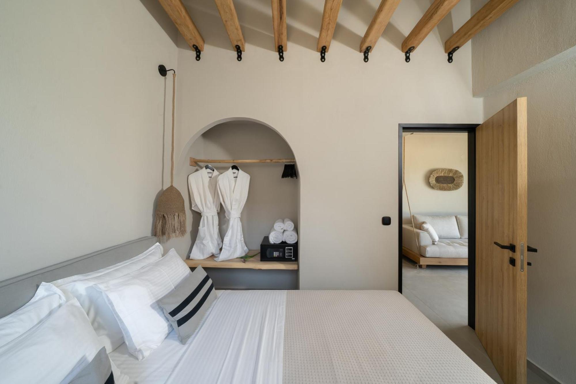 Amo Golden Suites Chrisi Ammoudia Exterior foto