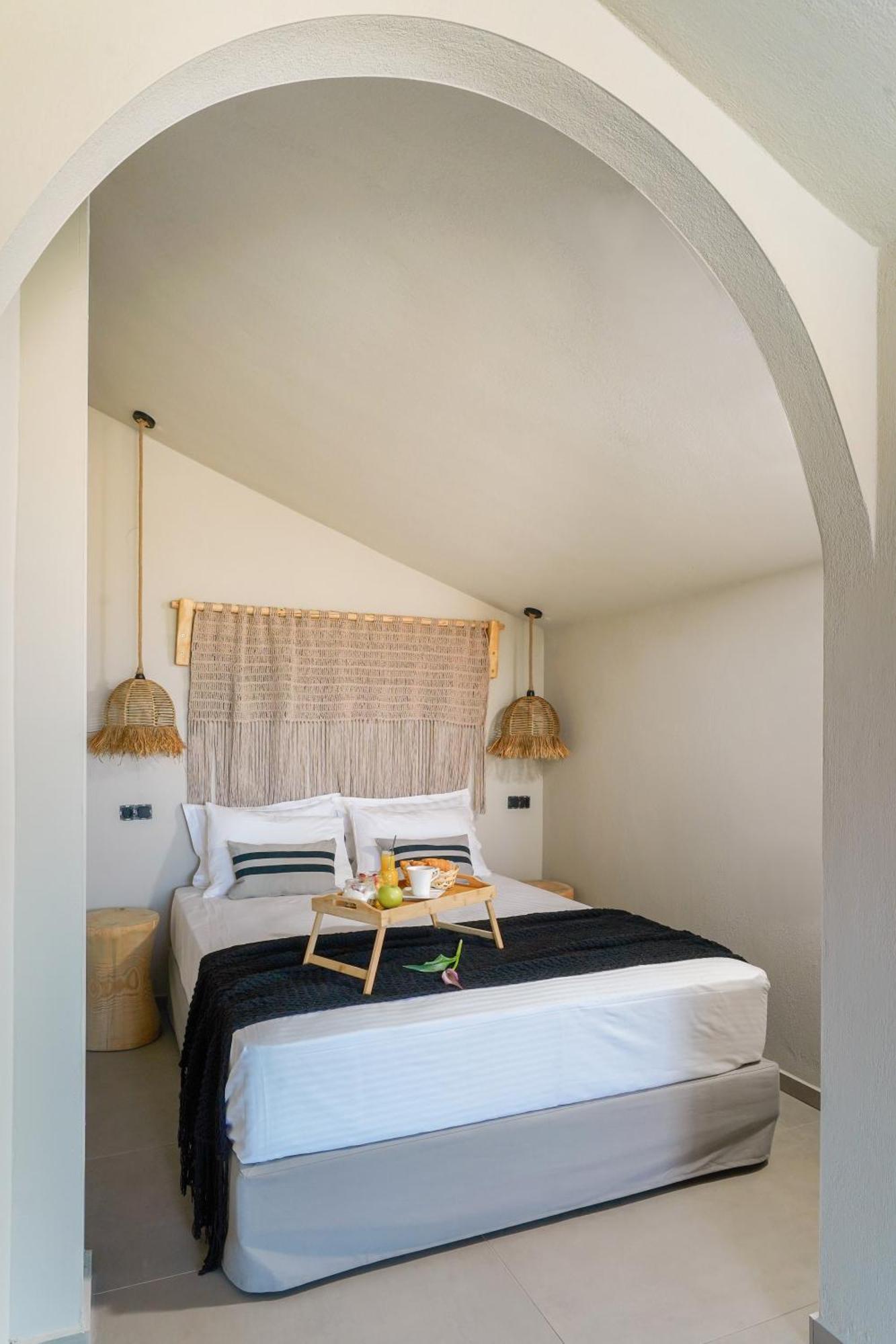 Amo Golden Suites Chrisi Ammoudia Exterior foto