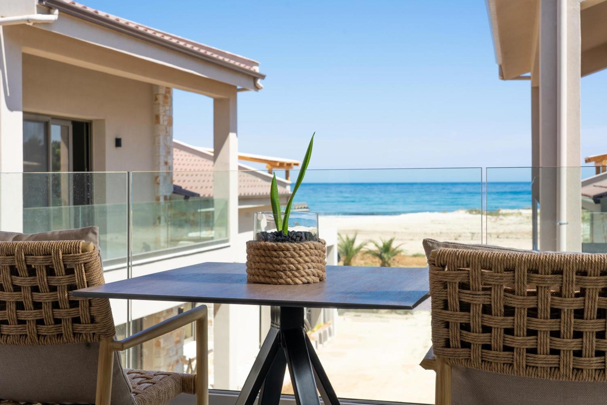 Amo Golden Suites Chrisi Ammoudia Exterior foto