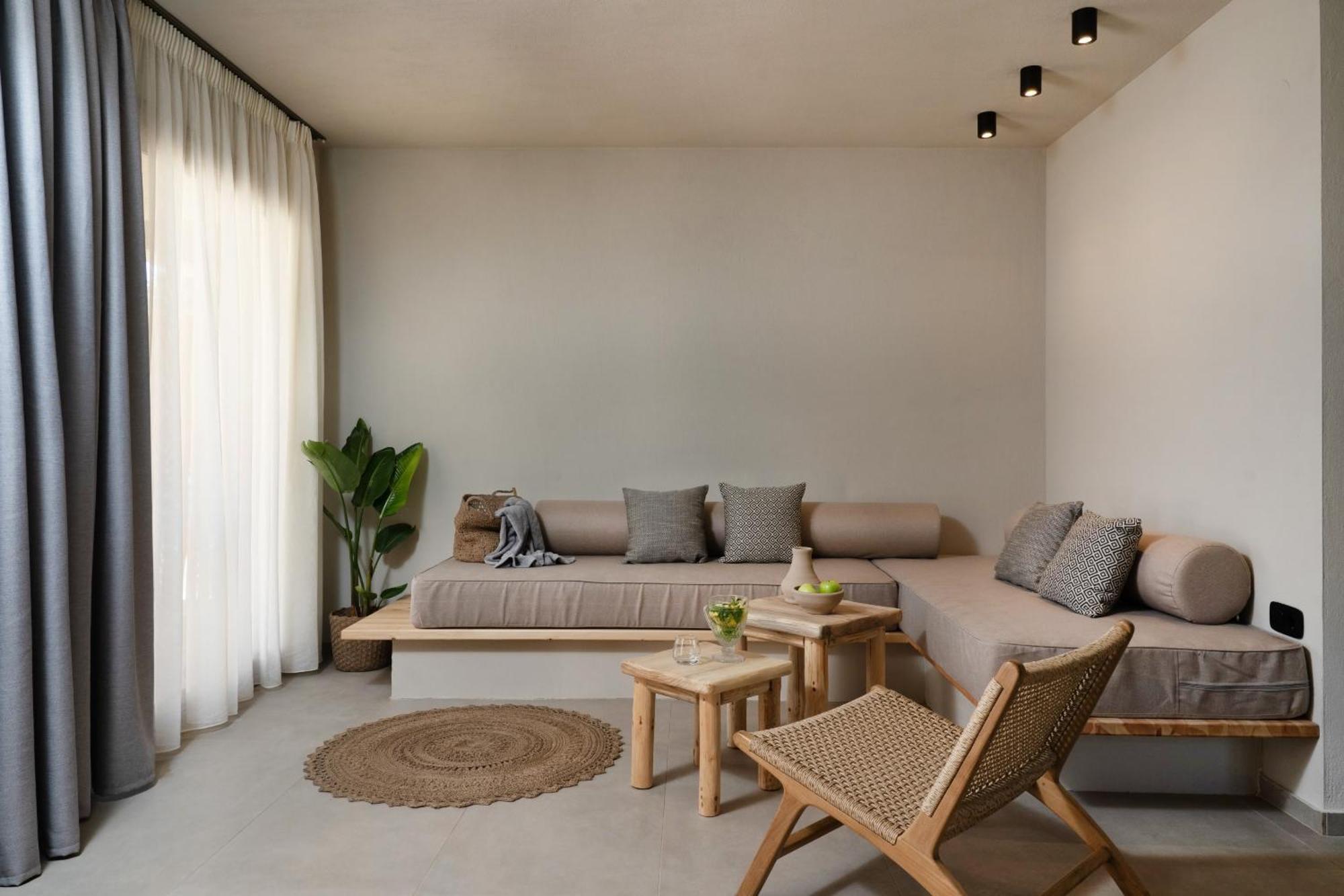 Amo Golden Suites Chrisi Ammoudia Exterior foto