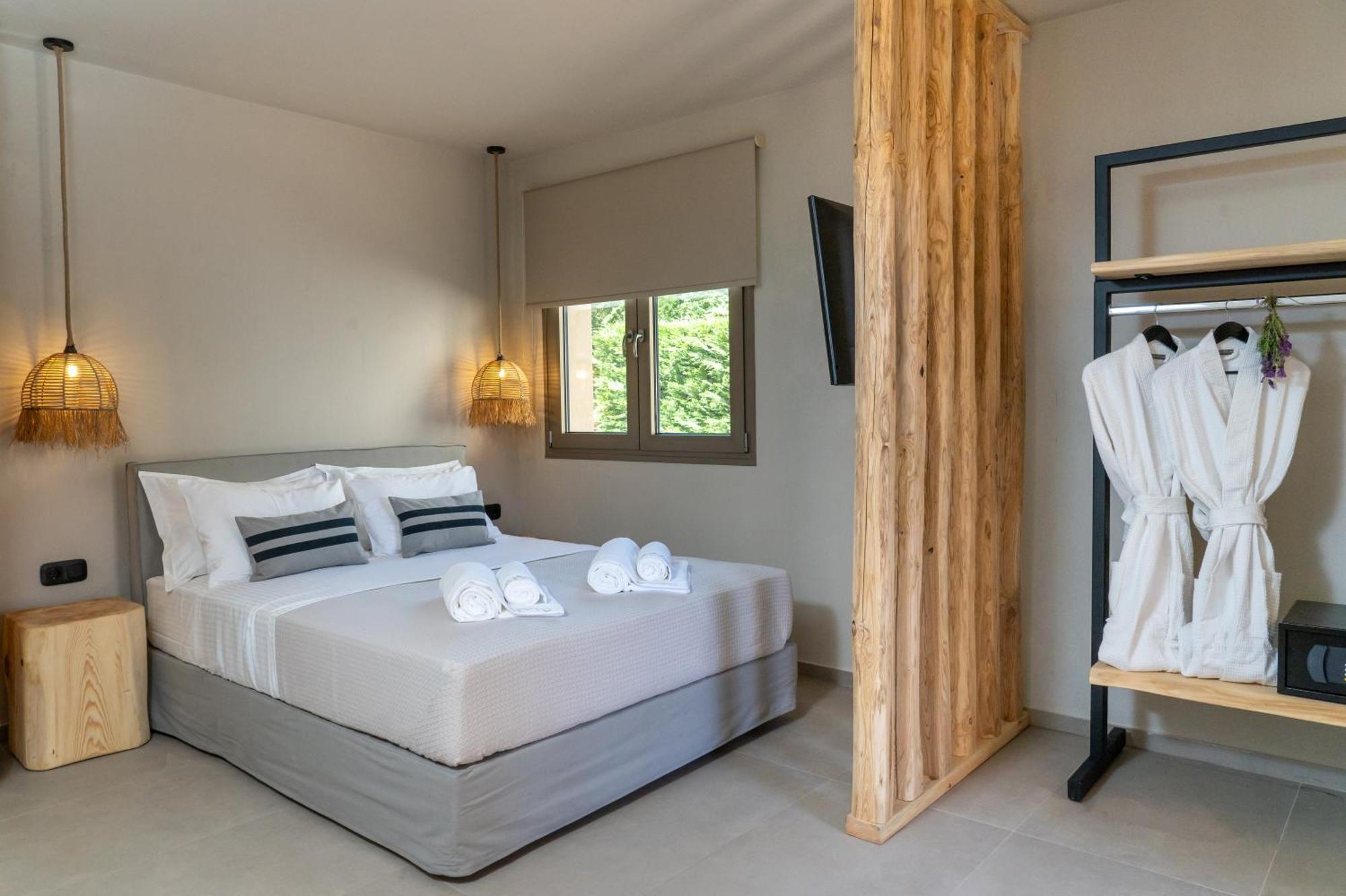 Amo Golden Suites Chrisi Ammoudia Exterior foto