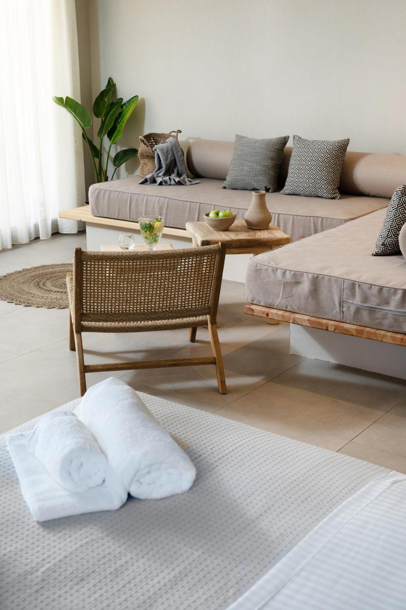Amo Golden Suites Chrisi Ammoudia Exterior foto